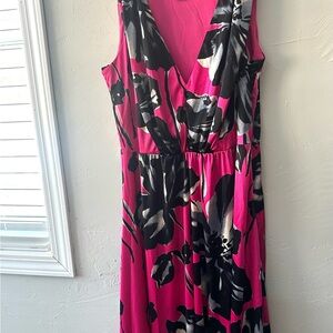 Bisou Bisou Pink Sundress with V-Neck and Sleeveless Design